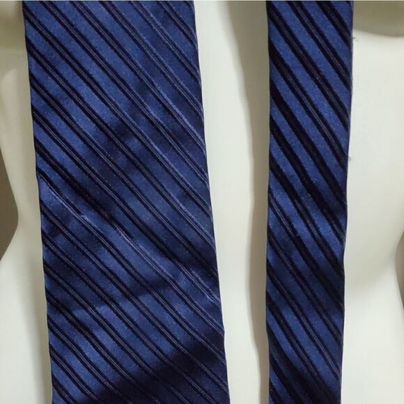 Nicole Miller New York Blue Striped Silk Tie - Picture 2 of 4
